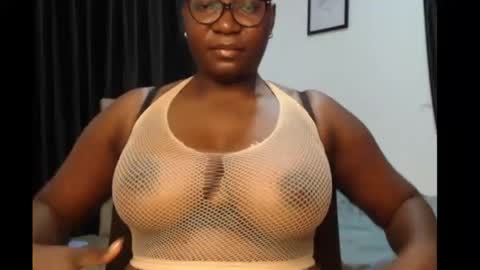 Snapshot of sexy_pearl12 chatting on May 2026 06:32:03 AM zoe online show from May 2026 06:32:03 AM
