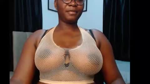 Snapshot of sexy_pearl12 chatting on June 2026 07:06:02 AM zoe online show from June 2026 07:06:02 AM