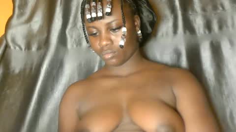 Snapshot of sexy_petitqueen chatting on May 2026 04:19:01 AM sexy_petitqueen online show from May 2026 04:19:01 AM