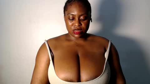 Luna online show from February 2026 10:11:02 PM