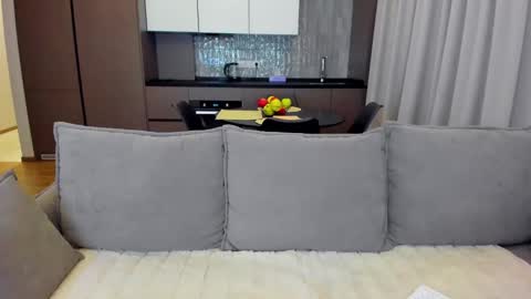 Lou online show from January 2025 07:39:02 PM