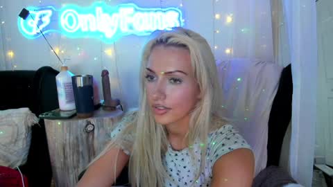 Snapshot of sexyashley_21 chatting on February 2025 05:18:02 AM Ashley Teal online show from February 2025 05:18:02 AM