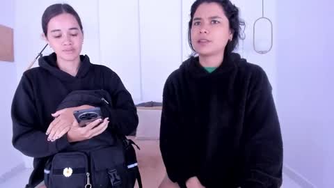 Snapshot of sexychanell_18 chatting on January 2026 01:27:02 PM chanell and yina online show from January 2026 01:27:02 PM