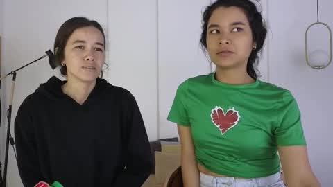 Snapshot of sexychanell_18 chatting on February 2026 01:37:02 PM chanell and yina online show from February 2026 01:37:02 PM