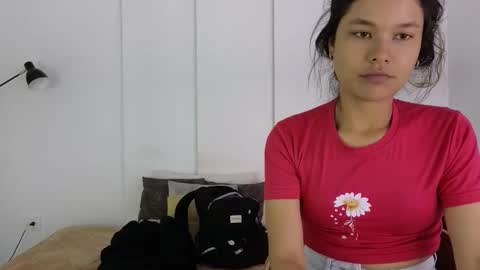 Snapshot of sexychanell_18 chatting on February 2026 01:43:01 PM chanell and yina online show from February 2026 01:43:01 PM