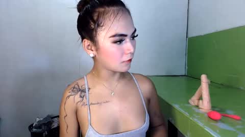 Snapshot of sexycheskax18 chatting on May 2026 06:20:01 PM pretty Cheska online show from May 2026 06:20:01 PM
