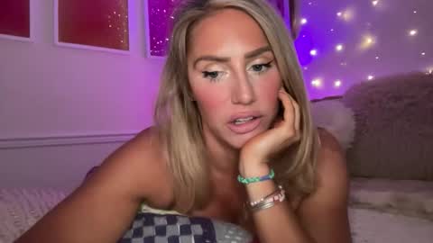 Snapshot of sexygoodvibebabe69 chatting on May 2026 01:06:01 PM Ashley Love online show from May 2026 01:06:01 PM