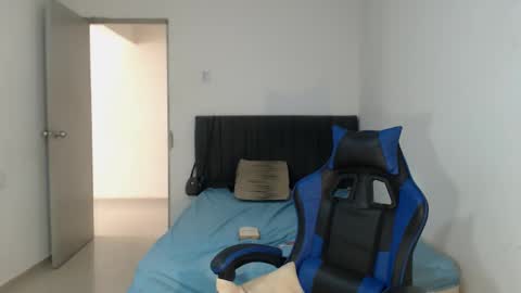 Natalia Duran online show from December 2025 06:03:02 PM