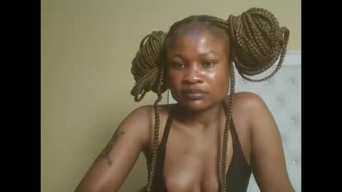 queenivy online show from November 2025 06:19:02 PM