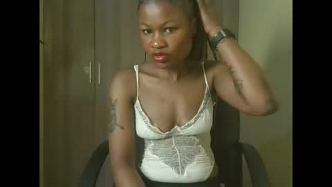 queenivy online show from November 2025 04:04:01 AM