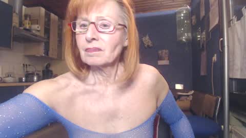 Snapshot of sexysilvie3112 chatting on January 2025 03:10:01 PM Silvie online show from January 2025 03:10:01 PM