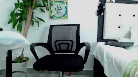 sexytommy_ online show from February 2026 06:25:01 PM