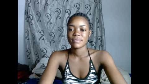 Snapshot of sexyxbunnyxx chatting on January 2025 11:02:01 PM Blue online show from January 2025 11:02:01 PM