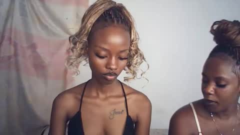 sexyzuriel online show from March 2026 10:31:02 AM