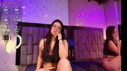 shalyn_lux online show from November 2025 04:01:01 AM
