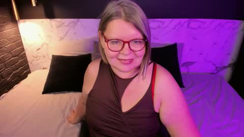 Shannon online show from October 2025 03:41:01 PM