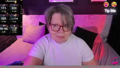 Shannon online show from December 2025 07:04:01 AM