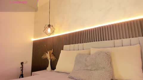 SHANON online show from October 2025 07:00:01 PM