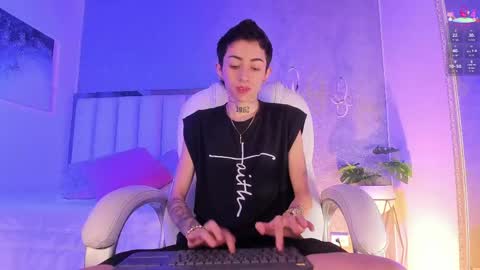 Snapshot of shantal_thompson21 chatting on May 2026 01:42:02 PM Shantal online show from May 2026 01:42:02 PM