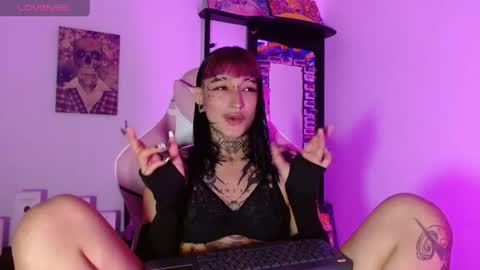 Snapshot of sharaross1 chatting on April 2026 07:29:02 PM sharaross1 online show from April 2026 07:29:02 PM