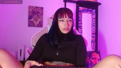 Snapshot of sharaross1 chatting on April 2026 05:54:01 AM sharaross1 online show from April 2026 05:54:01 AM