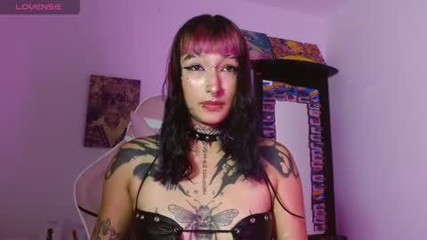 Snapshot of sharaross1 chatting on May 2026 04:30:02 AM sharaross1 online show from May 2026 04:30:02 AM