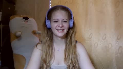 Snapshot of sharlalaskin chatting on October 2025 06:54:01 AM Annie online show from October 2025 06:54:01 AM