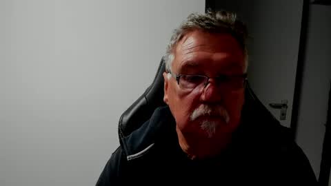 Snapshot of sharlots_pet chatting on April 2026 08:31:01 AM sharlots_pet online show from April 2026 08:31:01 AM