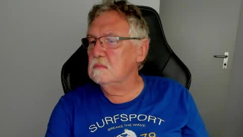 Snapshot of sharlots_pet chatting on June 2026 06:24:02 PM sharlots_pet online show from June 2026 06:24:02 PM
