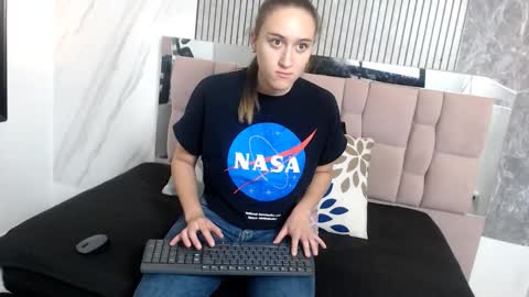 Sara online show from November 2025 12:09:02 PM