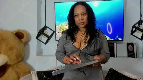 Sharon Noa online show from April 2026 03:16:01 PM