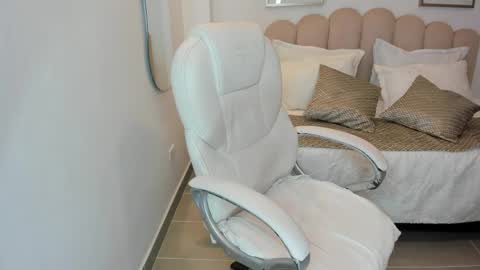 Snapshot of shary_leon_ chatting on May 2026 02:11:01 PM shary_leon_ online show from May 2026 02:11:01 PM