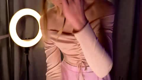 Alexandra online show from December 2025 04:41:04 AM