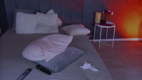 Snapshot of shayblonde chatting on January 2025 03:07:02 AM shayblonde online show from January 2025 03:07:02 AM