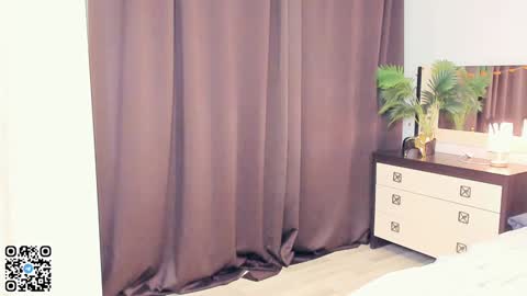 Snapshot of sheenaeast chatting on December 2024 01:10:02 PM Violet online show from December 2024 01:10:02 PM