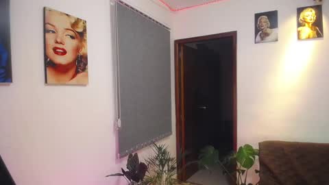 Shellsy H   online show from February 2025 01:57:01 AM