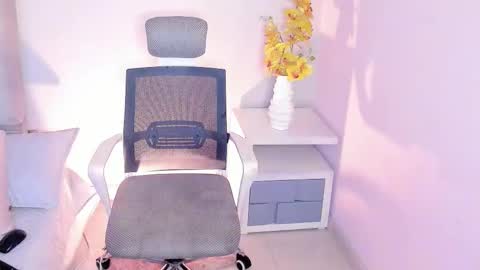 shelsy_issy online show from November 2025 09:57:02 PM