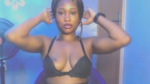 Snapshot of shena_xnomy chatting on June 2026 06:35:01 AM Favour online show from June 2026 06:35:01 AM