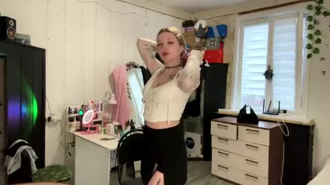 Elin online show from April 2026 03:42:02 PM