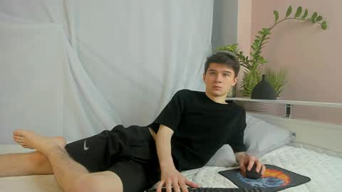 Max online show from April 2026 07:58:02 PM