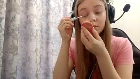 Snapshot of sherrylkeep chatting on December 2025 06:19:01 AM Lisa online show from December 2025 06:19:01 AM