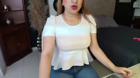 Snapshot of sheryl_jones chatting on May 2026 01:06:01 PM sheryl_jones online show from May 2026 01:06:01 PM
