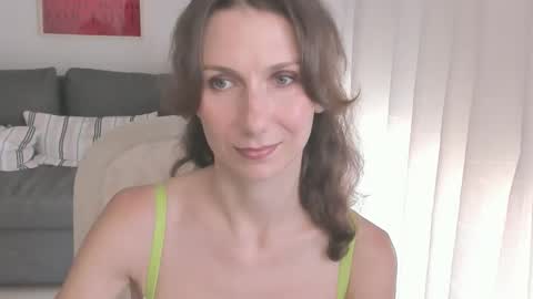Snapshot of shesleepsnaked chatting on October 2025 03:44:02 PM shesleepsnaked online show from October 2025 03:44:02 PM
