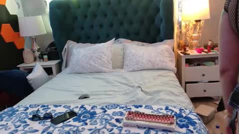 lia pnelli online show from April 2026 12:34:01 AM