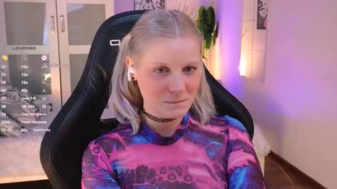 help me reach my first 25 thumbs up online show from November 2025 09:38:02 PM