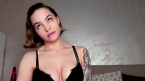 Lina online show from December 2024 11:49:02 PM