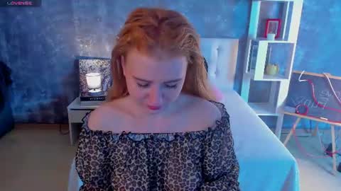 Snapshot of shiny_lisss chatting on June 2026 02:22:02 AM Lisa online show from June 2026 02:22:02 AM