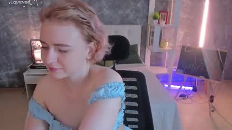 Snapshot of shiny_lisss chatting on July 2026 02:20:01 AM Lisa online show from July 2026 02:20:01 AM
