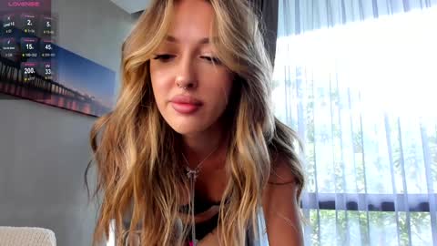 Snapshot of shinyways chatting on December 2024 03:54:01 AM Melissa online show from December 2024 03:54:01 AM