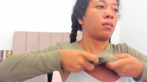 shira_sexylove online show from December 2024 05:15:02 AM
